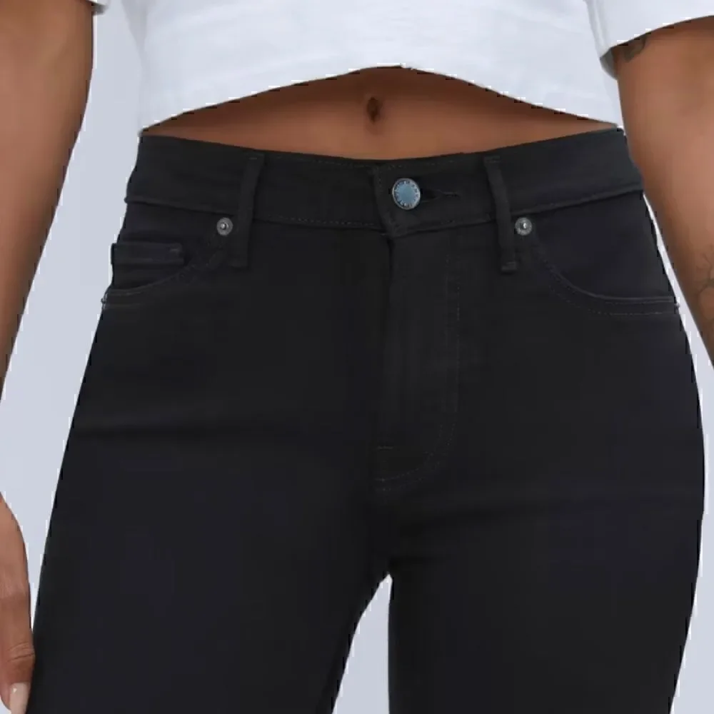 Everlane tags jeans